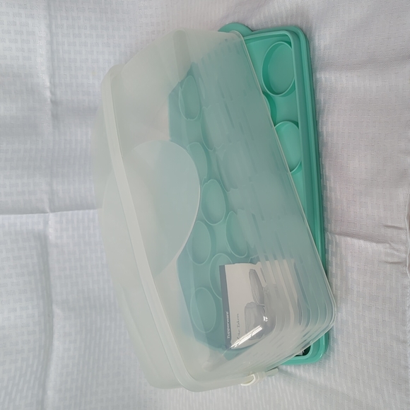 Tupperware Other - Tupperware rectangular cake taker